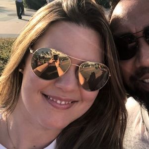 Meet your Posher, Elise